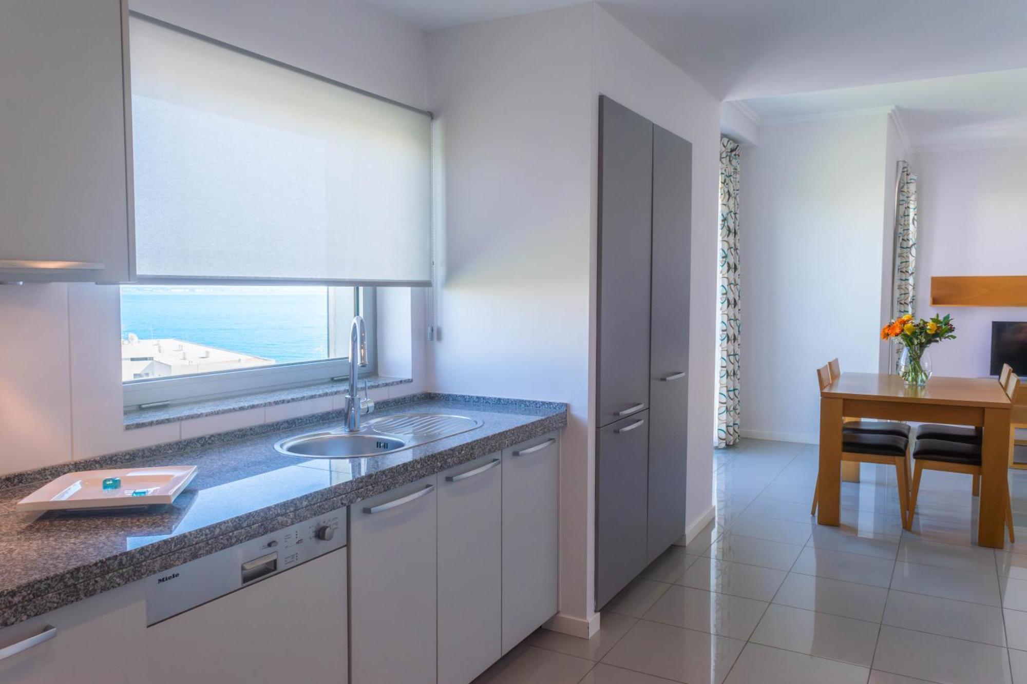 Villa Doris Suites Lagos Bagian luar foto